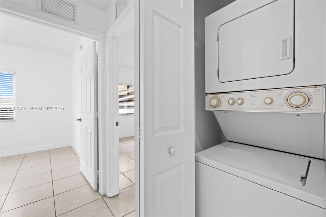 For Rent: $2,300 (2 beds, 2 baths, 800 Square Feet)