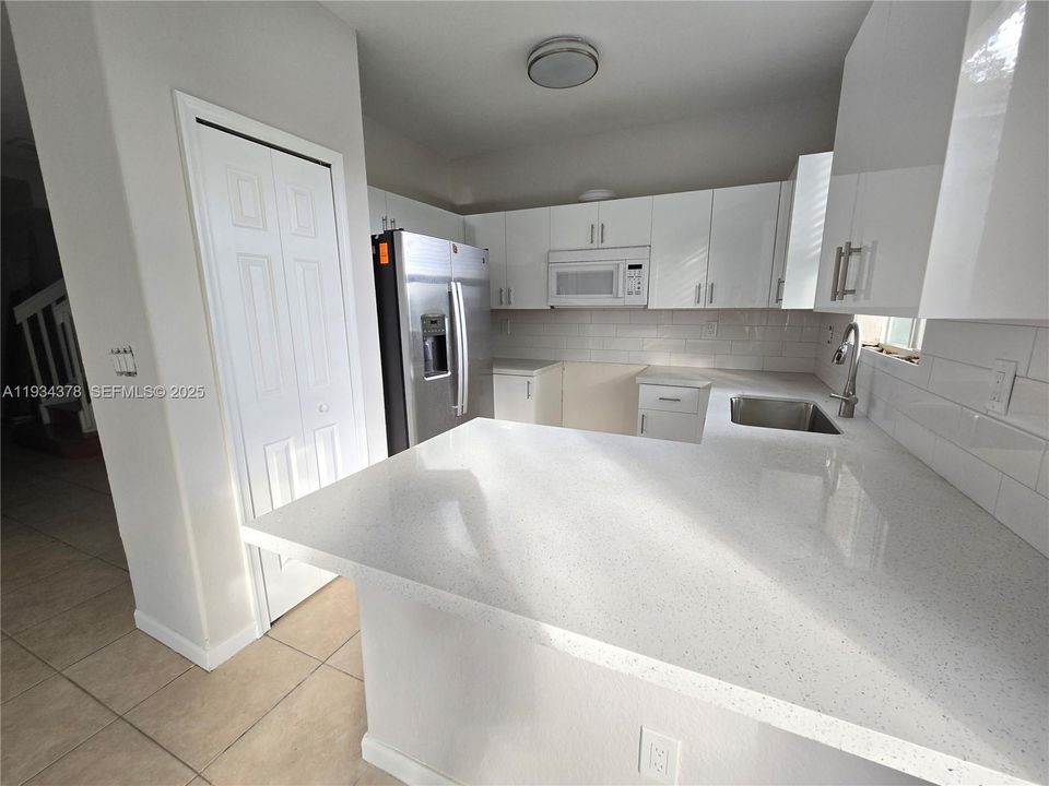 En Renta: $2,550 (3 camas, 3 baños, 1423 Pies cuadrados)