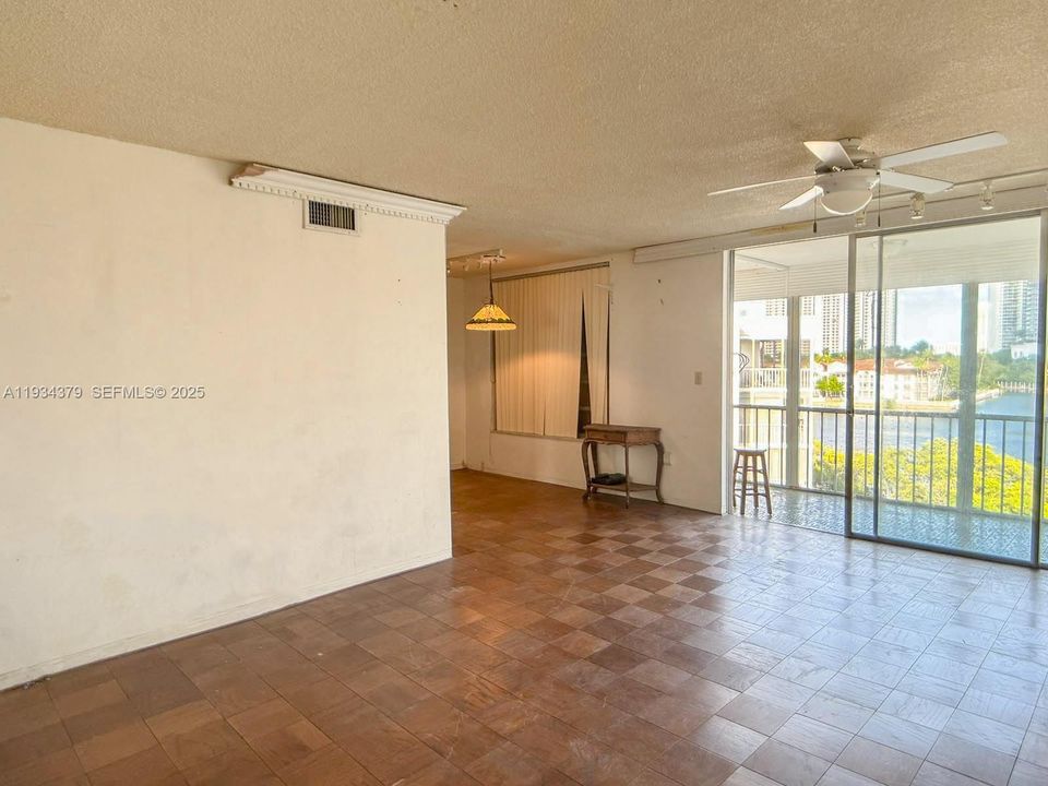 En Venta: $165,000 (1 camas, 1 baños, 817 Pies cuadrados)