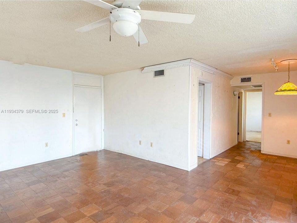 En Venta: $165,000 (1 camas, 1 baños, 817 Pies cuadrados)