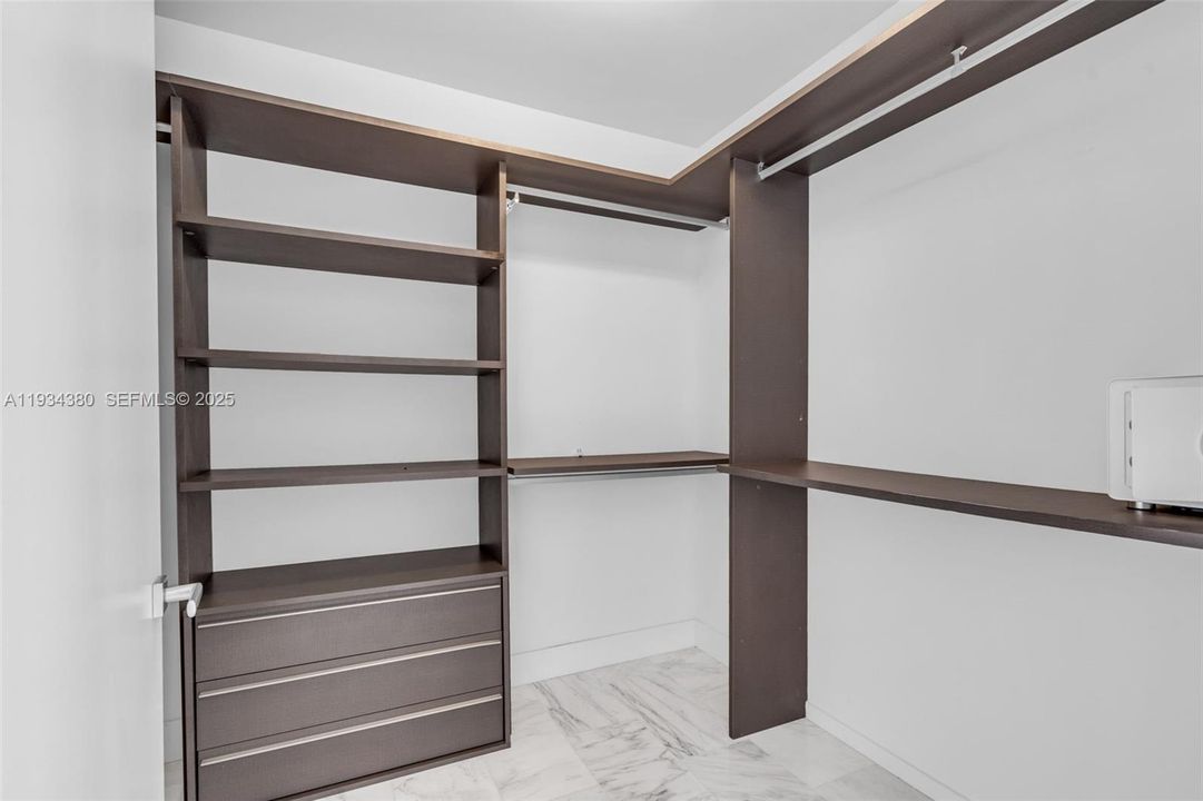 待售: $2,750,000 (2 贝兹, 3 浴室, 1625 平方英尺)