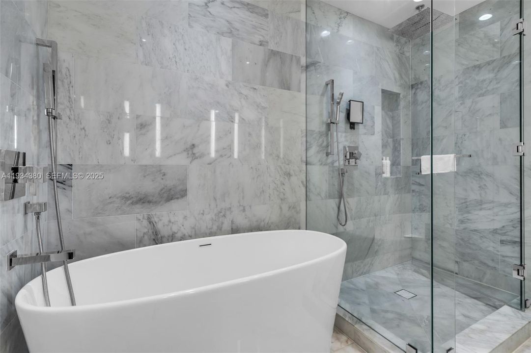 待售: $2,750,000 (2 贝兹, 3 浴室, 1625 平方英尺)