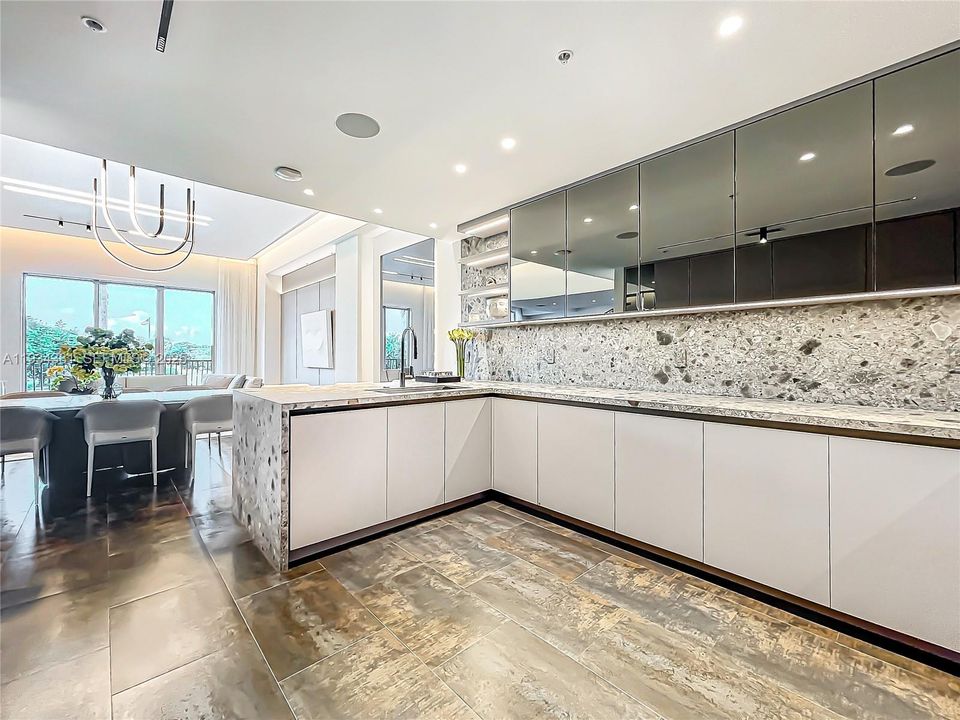 待售: $2,249,000 (2 贝兹, 2 浴室, 2803 平方英尺)