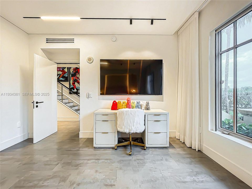 待售: $2,249,000 (2 贝兹, 2 浴室, 2803 平方英尺)