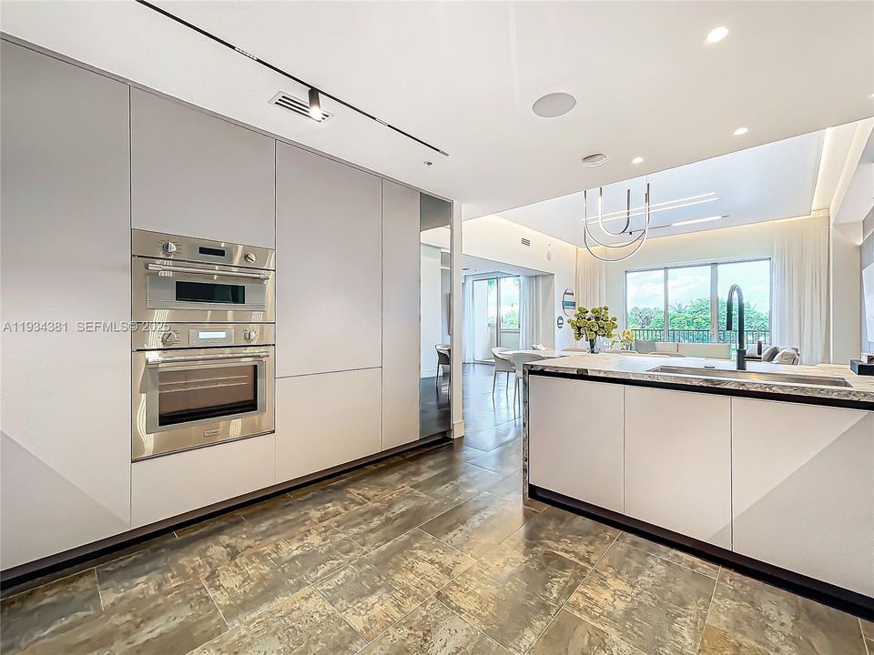 待售: $2,249,000 (2 贝兹, 2 浴室, 2803 平方英尺)