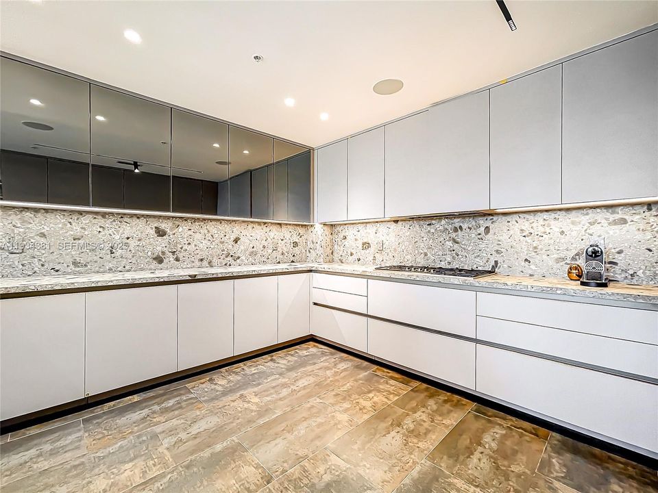 待售: $2,249,000 (2 贝兹, 2 浴室, 2803 平方英尺)