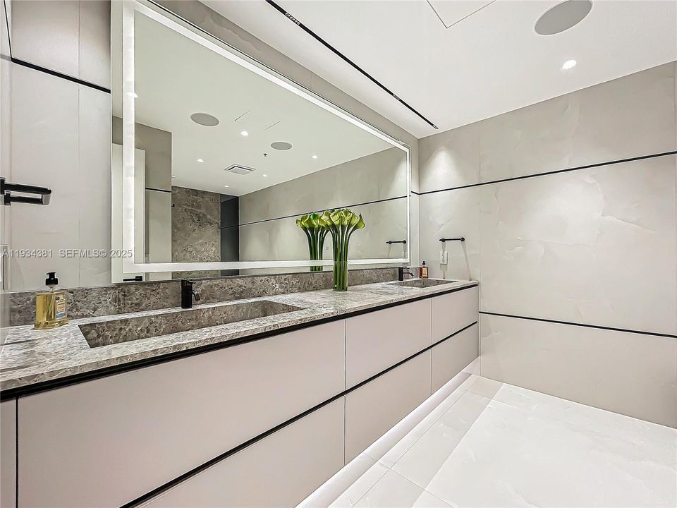 待售: $2,249,000 (2 贝兹, 2 浴室, 2803 平方英尺)