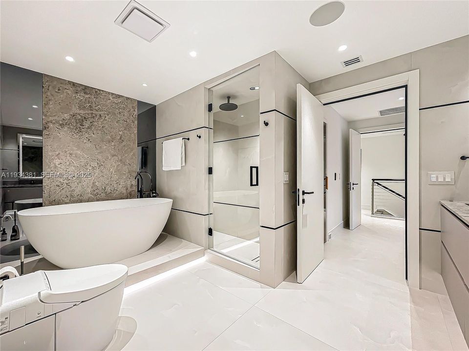 待售: $2,249,000 (2 贝兹, 2 浴室, 2803 平方英尺)