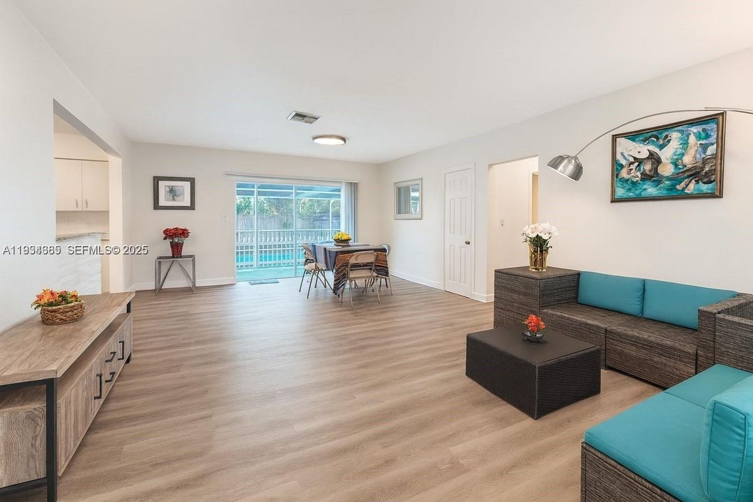 For Sale: $549,999 (3 beds, 2 baths, 1235 Square Feet)