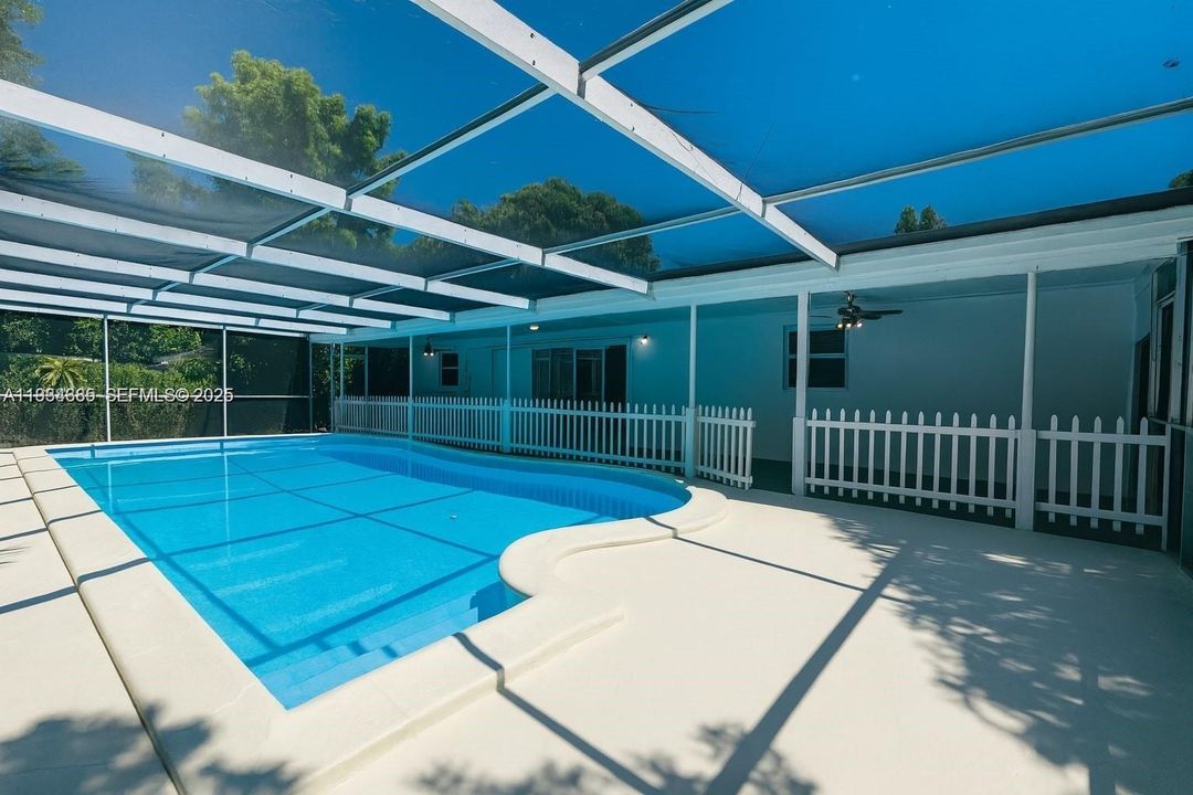 For Sale: $549,999 (3 beds, 2 baths, 1235 Square Feet)