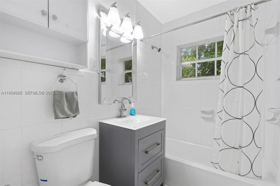 For Sale: $549,999 (3 beds, 2 baths, 1235 Square Feet)