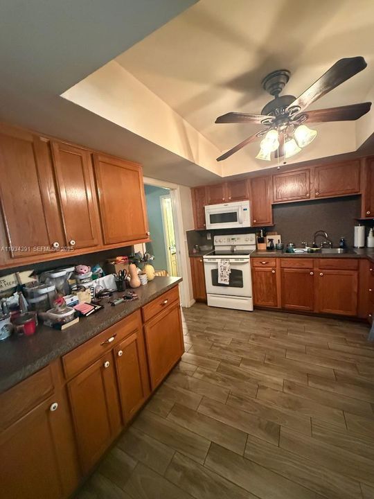 For Sale: $399,000 (3 beds, 2 baths, 1247 Square Feet)