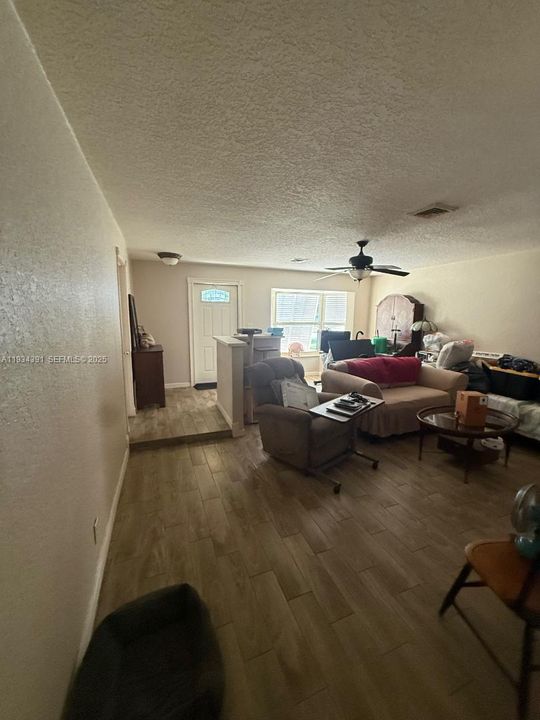 For Sale: $399,000 (3 beds, 2 baths, 1247 Square Feet)