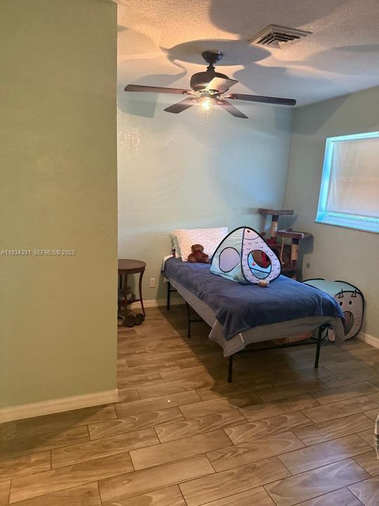 For Sale: $399,000 (3 beds, 2 baths, 1247 Square Feet)