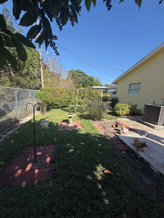 For Sale: $399,000 (3 beds, 2 baths, 1247 Square Feet)