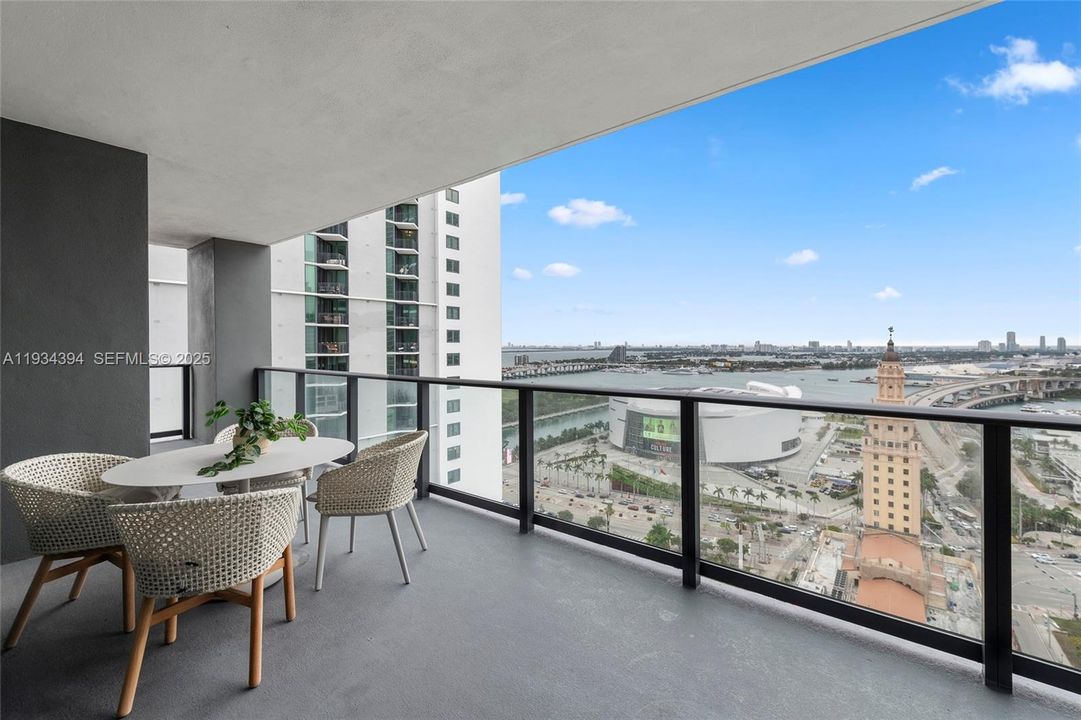 For Sale: $964,000 (2 beds, 2 baths, 1148 Square Feet)