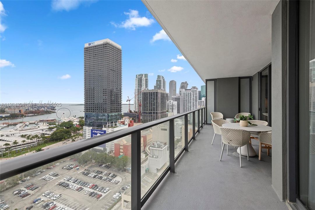 For Sale: $964,000 (2 beds, 2 baths, 1148 Square Feet)