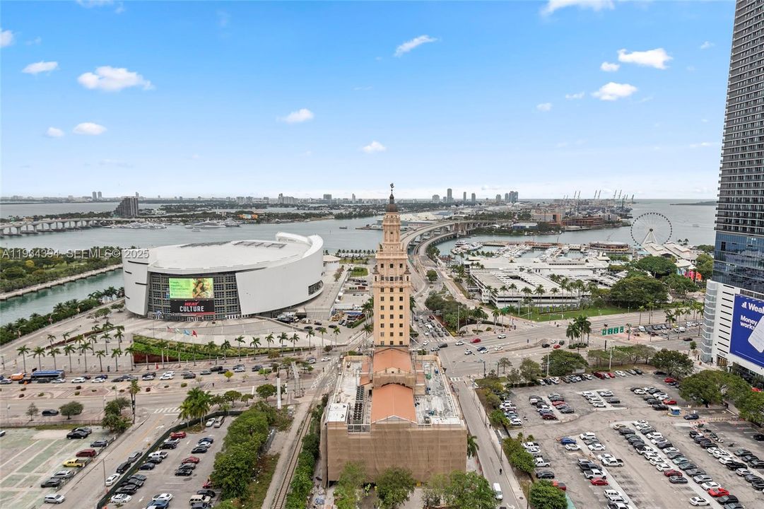 For Sale: $964,000 (2 beds, 2 baths, 1148 Square Feet)