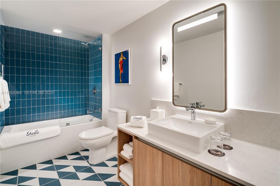 For Sale: $964,000 (2 beds, 2 baths, 1148 Square Feet)