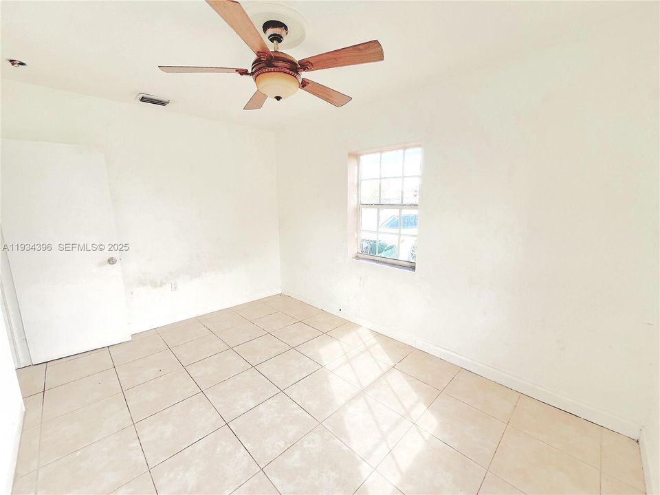 For Rent: $3,100 (3 beds, 1 baths, 1520 Square Feet)