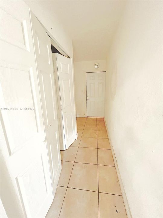 For Rent: $3,100 (3 beds, 1 baths, 1520 Square Feet)