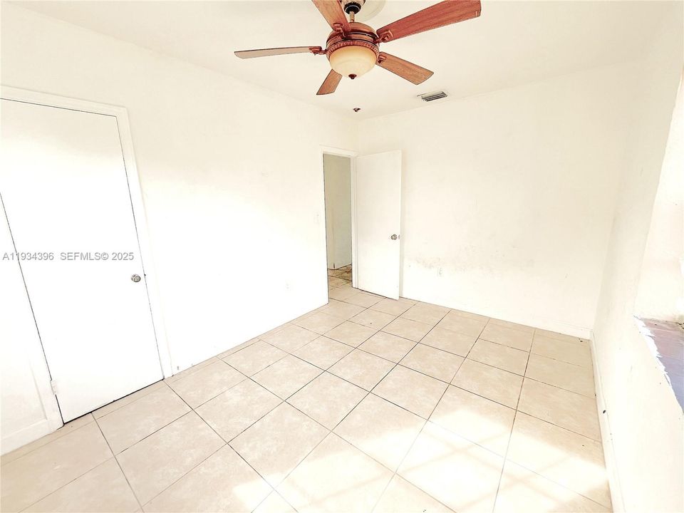 For Rent: $3,100 (3 beds, 1 baths, 1520 Square Feet)