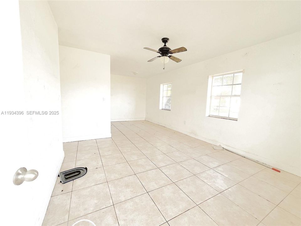 For Rent: $3,100 (3 beds, 1 baths, 1520 Square Feet)