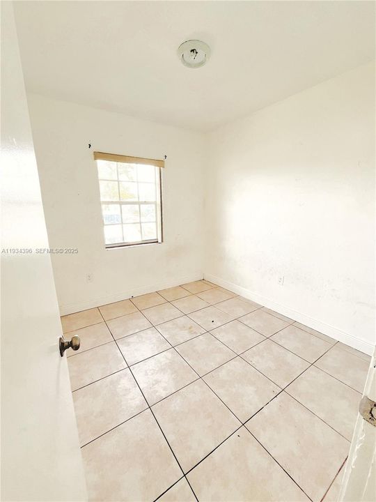 For Rent: $3,100 (3 beds, 1 baths, 1520 Square Feet)