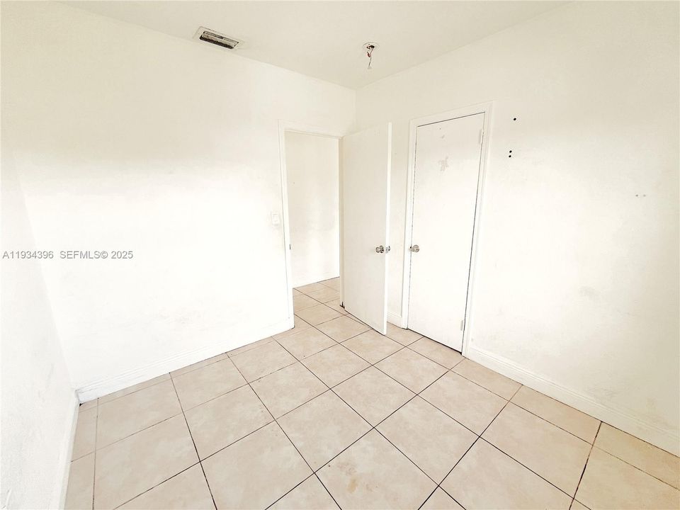 For Rent: $3,100 (3 beds, 1 baths, 1520 Square Feet)