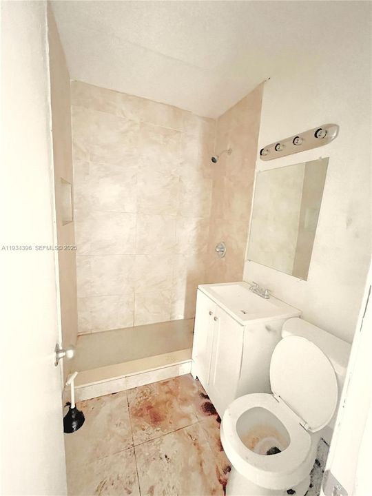 For Rent: $3,100 (3 beds, 1 baths, 1520 Square Feet)