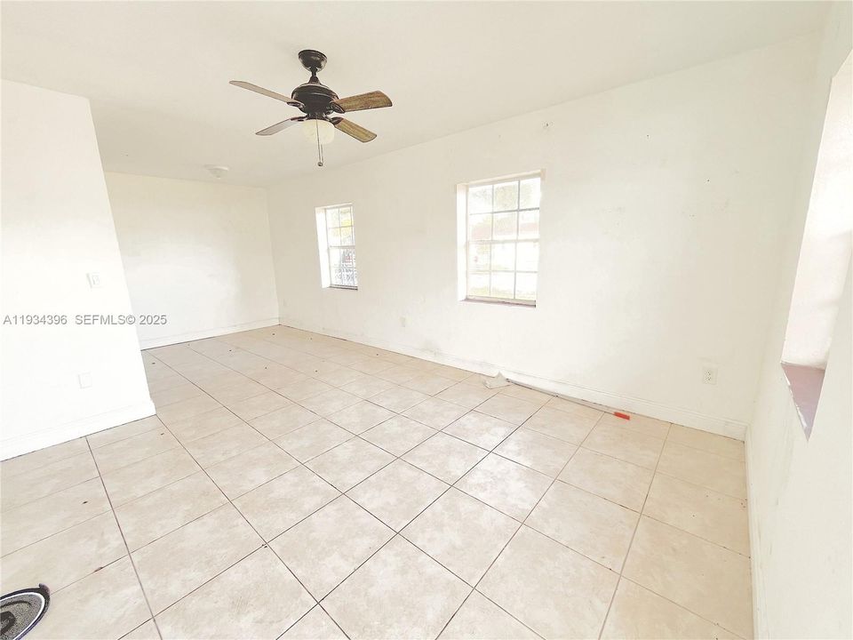 For Rent: $3,100 (3 beds, 1 baths, 1520 Square Feet)
