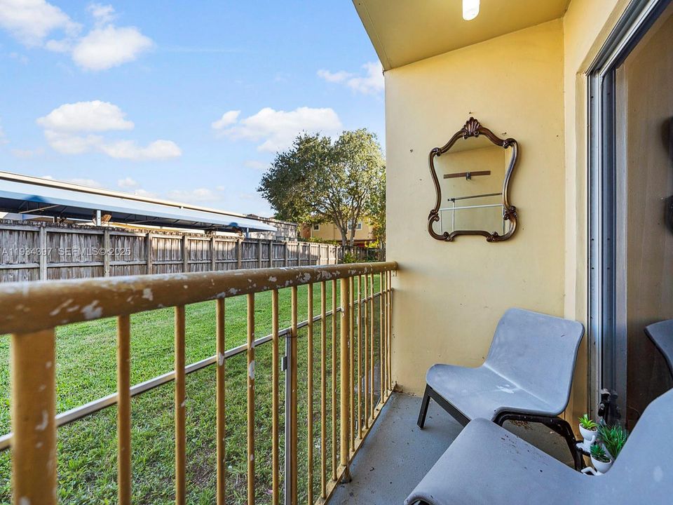 В аренду: $2,350 (2 спален, 2 ванн, 960 Квадратных фут)