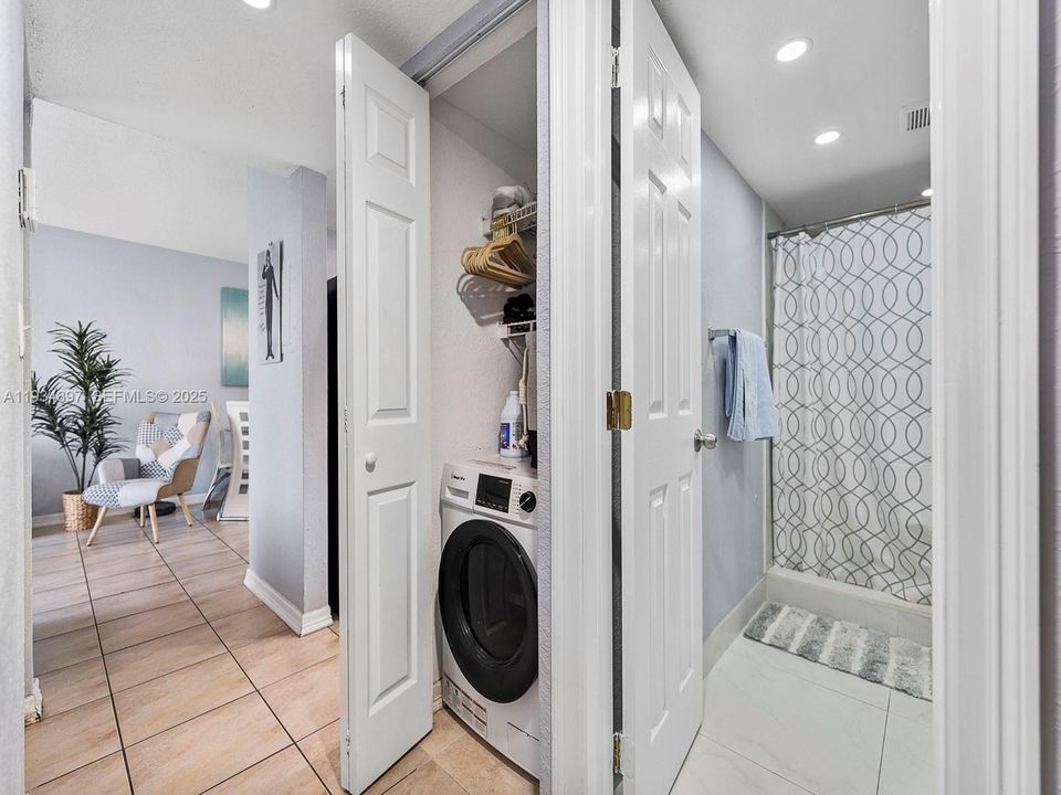 В аренду: $2,350 (2 спален, 2 ванн, 960 Квадратных фут)