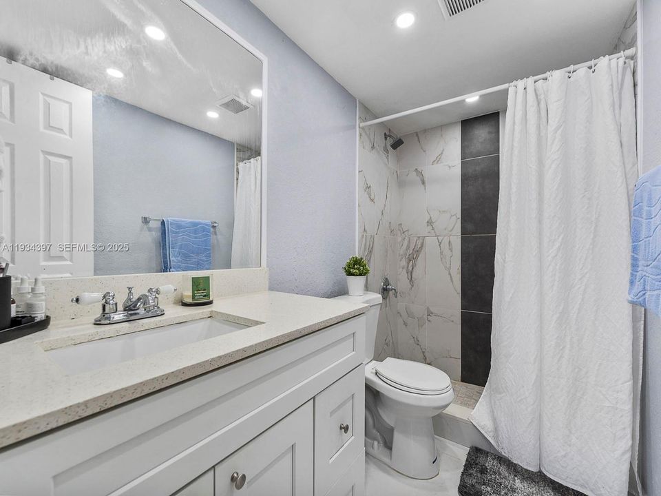 В аренду: $2,350 (2 спален, 2 ванн, 960 Квадратных фут)