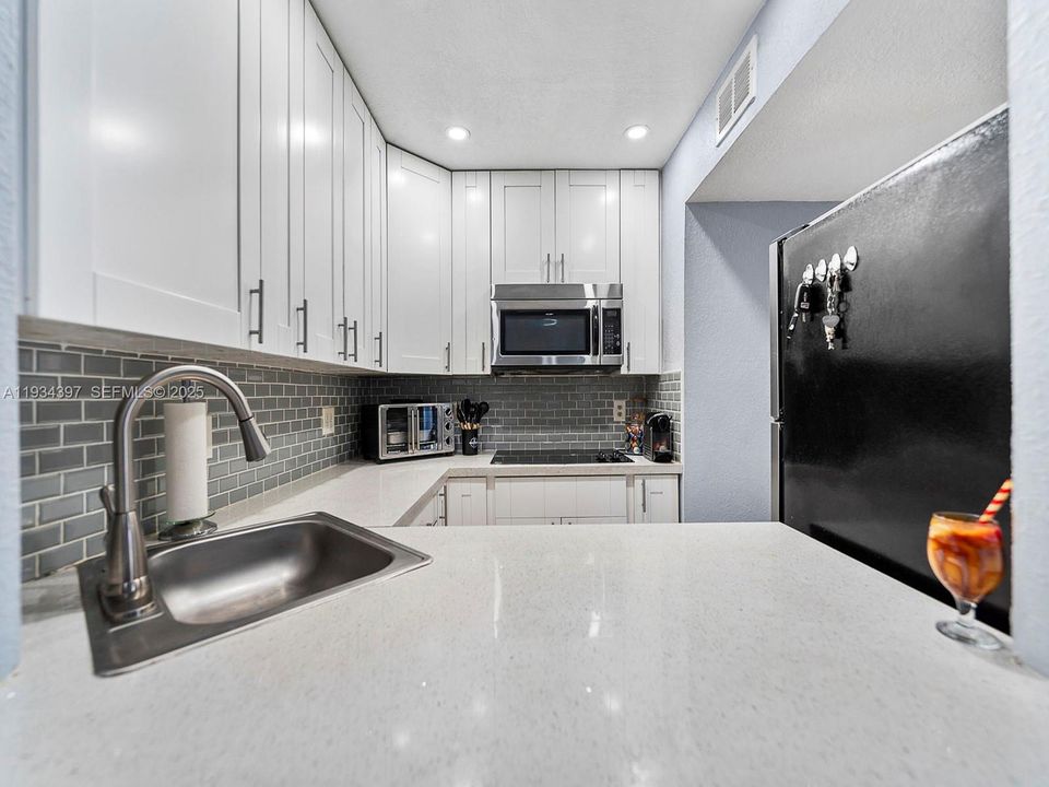 В аренду: $2,350 (2 спален, 2 ванн, 960 Квадратных фут)