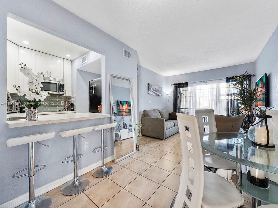 В аренду: $2,350 (2 спален, 2 ванн, 960 Квадратных фут)