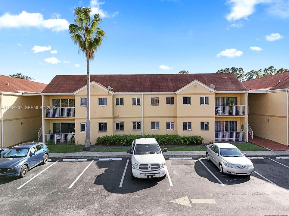 В аренду: $2,350 (2 спален, 2 ванн, 960 Квадратных фут)