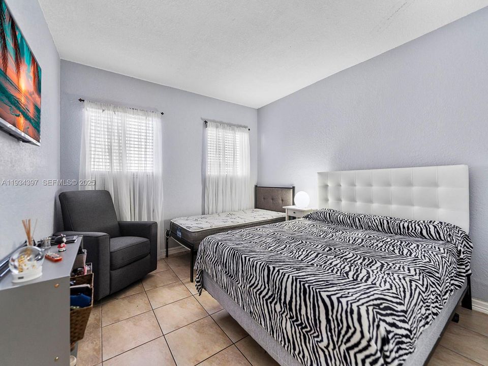 В аренду: $2,350 (2 спален, 2 ванн, 960 Квадратных фут)