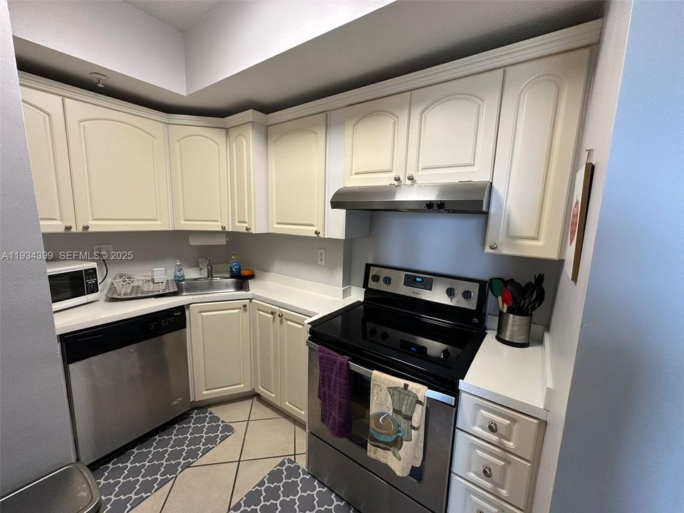 В аренду: $2,200 (1 спален, 1 ванн, 594 Квадратных фут)