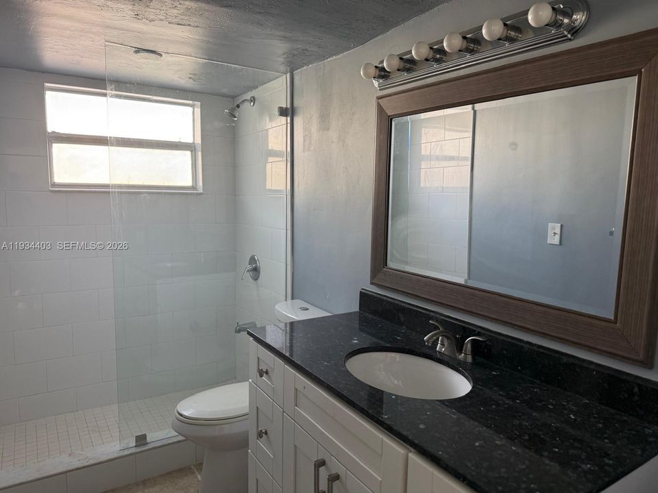 待售: $240,000 (1 贝兹, 1 浴室, 662 平方英尺)