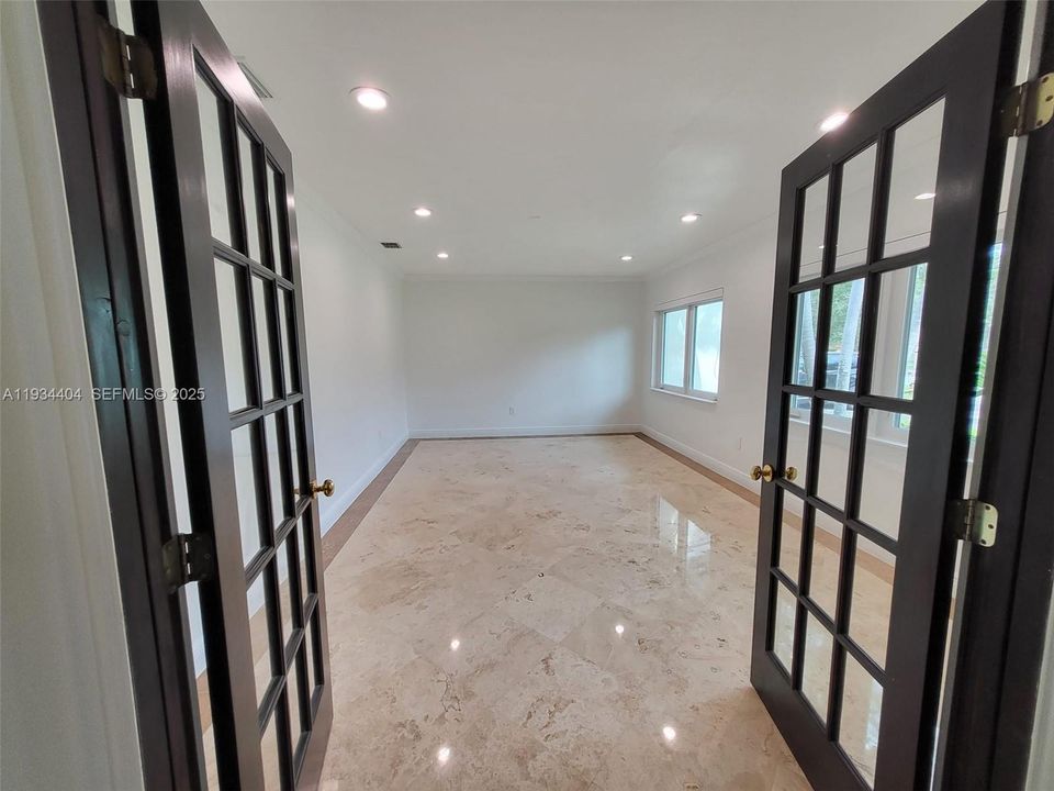 En Renta: $8,000 (3 camas, 2 baños, 2093 Pies cuadrados)