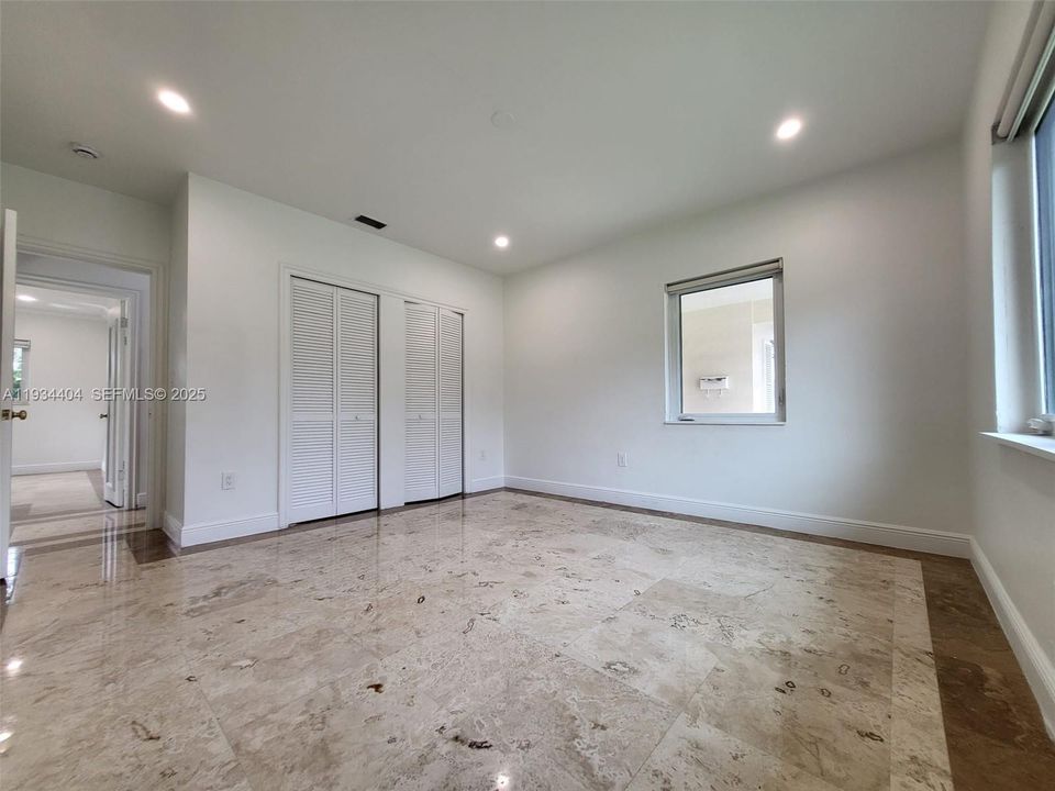 En Renta: $8,000 (3 camas, 2 baños, 2093 Pies cuadrados)