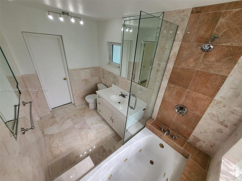 En Renta: $8,000 (3 camas, 2 baños, 2093 Pies cuadrados)