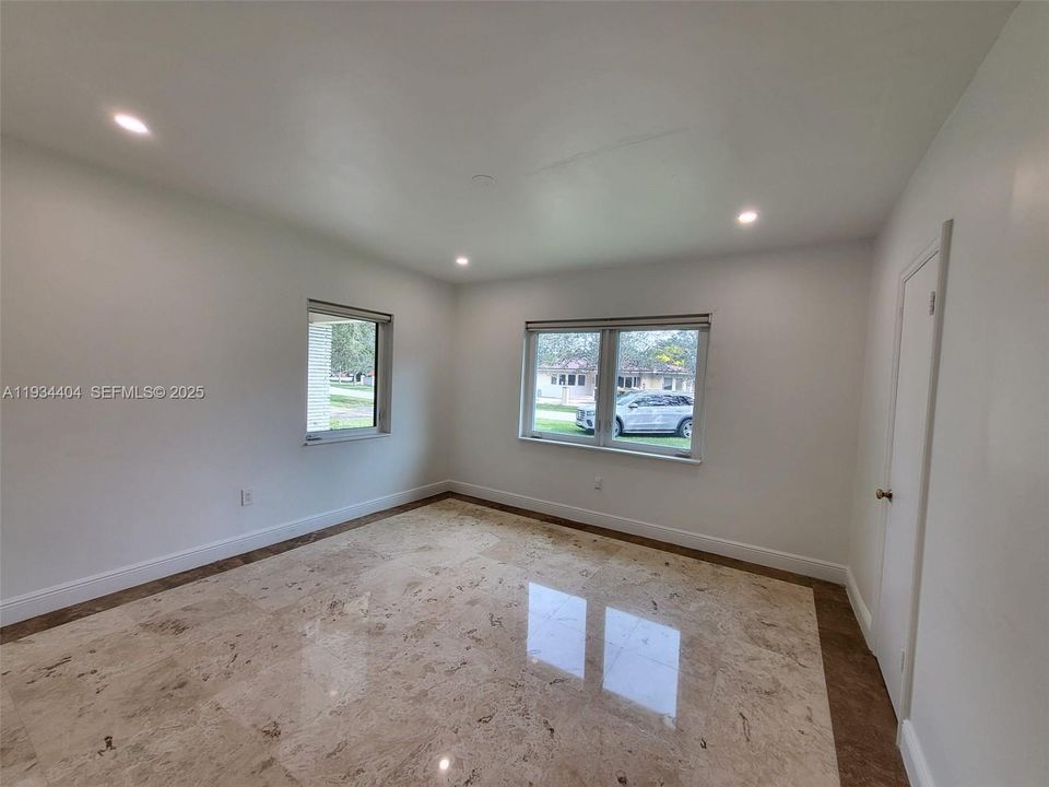 En Renta: $8,000 (3 camas, 2 baños, 2093 Pies cuadrados)