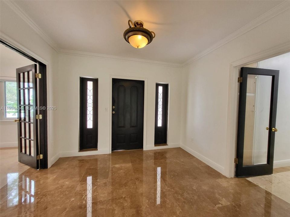 En Renta: $8,000 (3 camas, 2 baños, 2093 Pies cuadrados)