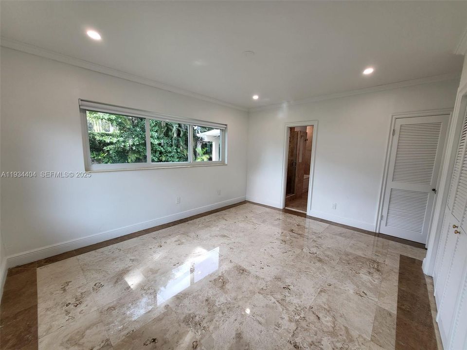 En Renta: $8,000 (3 camas, 2 baños, 2093 Pies cuadrados)