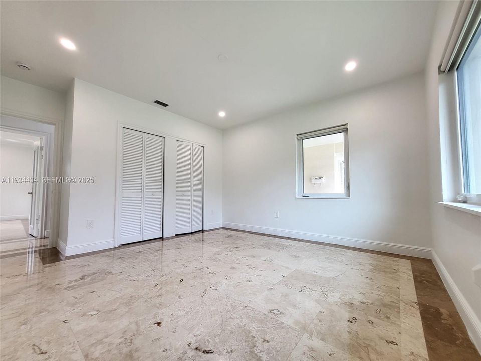 En Renta: $8,000 (3 camas, 2 baños, 2093 Pies cuadrados)