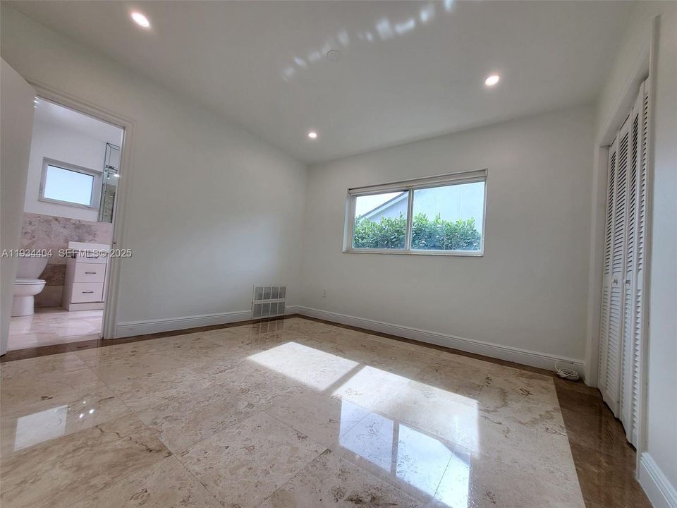 En Renta: $8,000 (3 camas, 2 baños, 2093 Pies cuadrados)