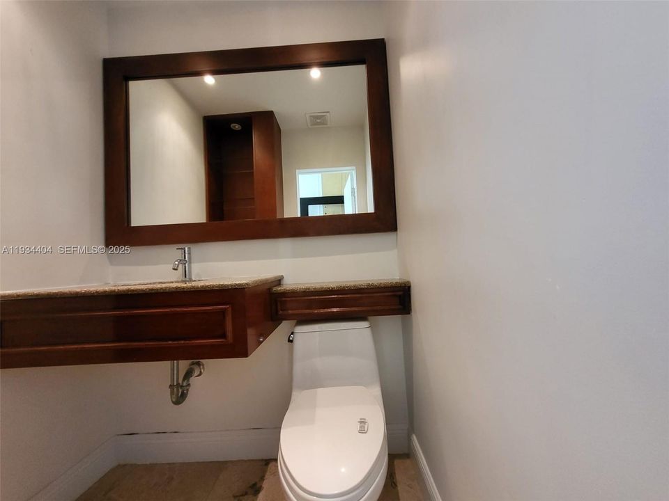 En Renta: $8,000 (3 camas, 2 baños, 2093 Pies cuadrados)