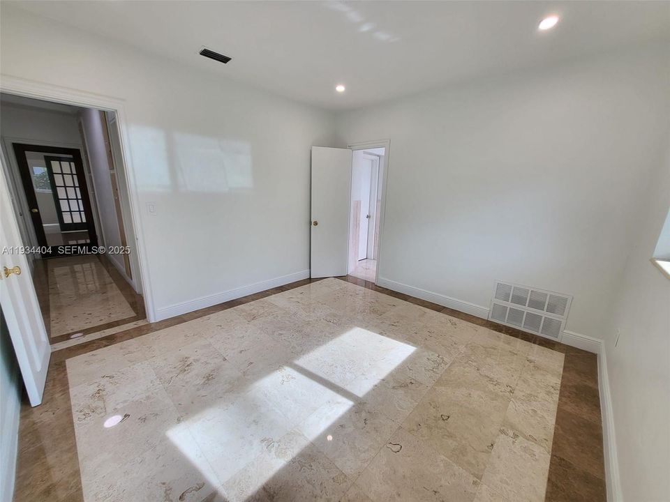 En Renta: $8,000 (3 camas, 2 baños, 2093 Pies cuadrados)